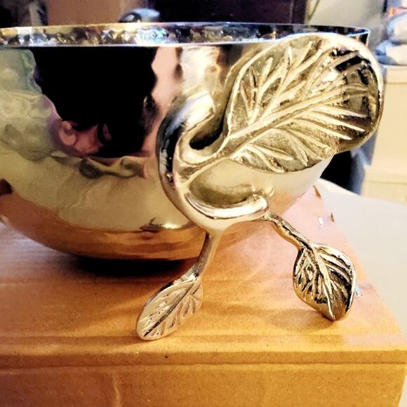 SILVER PLATED DECORATIVE SERVING BOWL WITH LEAF EMBELLISHMENTS CHEER COLLECTION - Picture 5 of 6